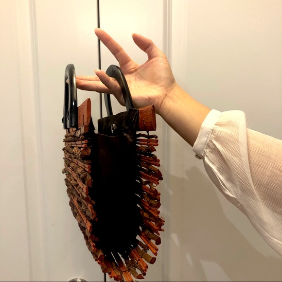 A very interesting wood hand bag. Made from wood sticks. - Picture 3 of 4
